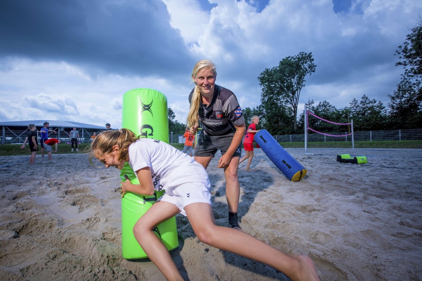 Rugby in zand op Vlieland